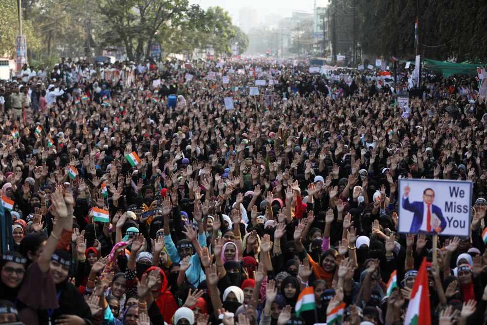 Demonstrators gesture during a protest against a new citizenship law on the outskirts of Mumbai, India, January 26, 2020. REUTERS/Francis Mascarenhas