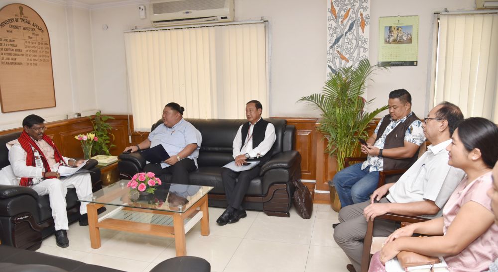 The Minister of Tribal Affairs of Nagaland, Shri Temjen Imna Along calling on the Union Minister for Tribal Affairs, Shri Arjun Munda, in New Delhi on August 26, 2019.