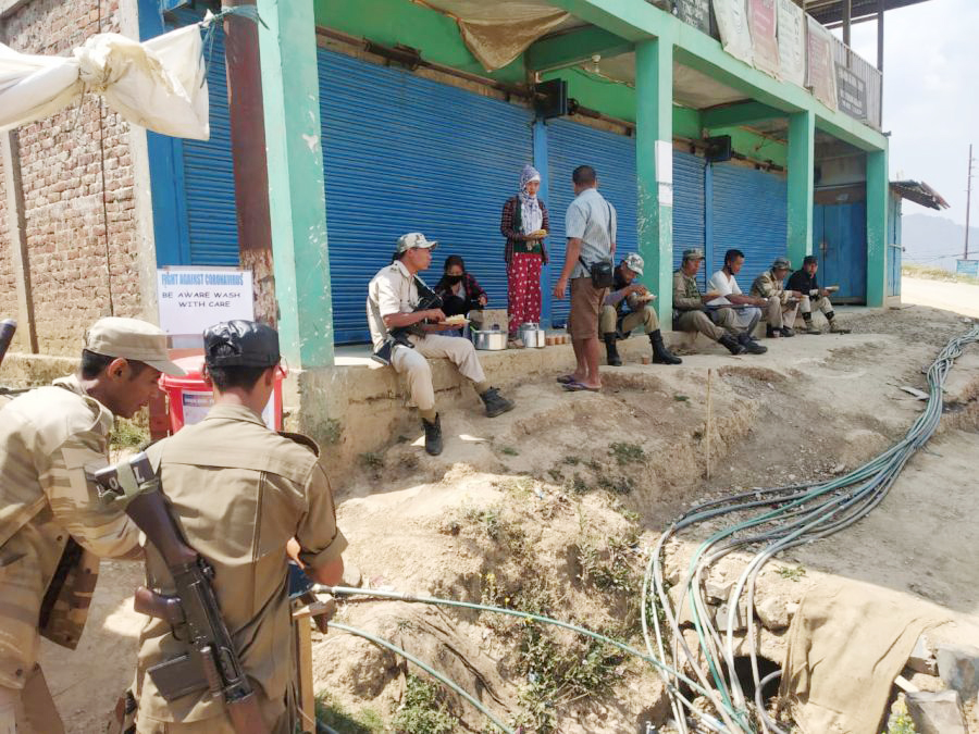 Police personnel on COVID-19 duty in Shamator town are seen taking light refreshments provided by  the Police Baptist Church Shamator. (DIPR Photo)