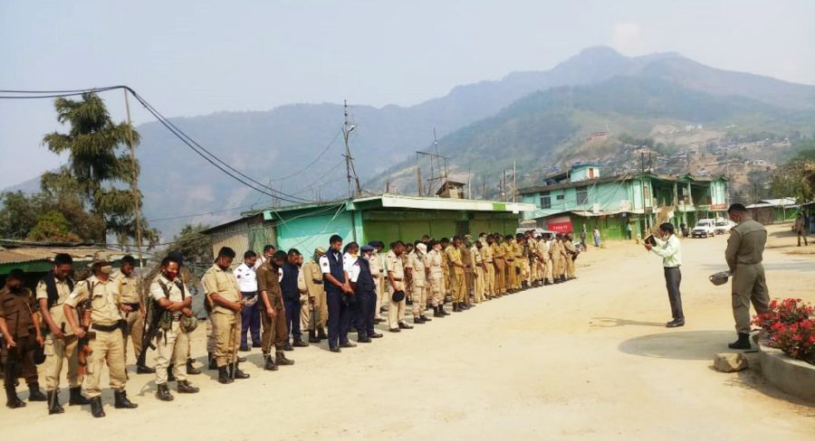 Yangkhumse, pastor, Police Church DEF Kiphire prays for all the security forces who are working tirelessly on COVID-19 duty at Deluxe Point, Kiphire on April 15. (DIPR Photo)