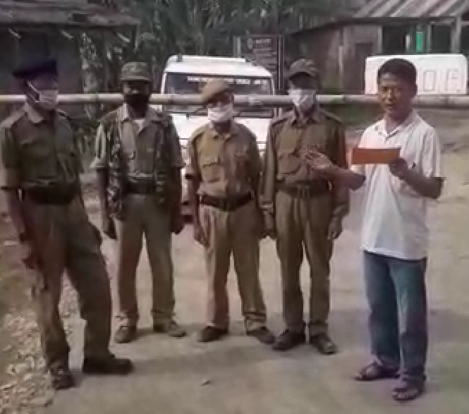 Yaongyimchen Baptist Church under Longleng District donated fifteen thousand to the VGs of Yaongyimchen village on May 2 on COVID-19 duty for their dedication and service towards the safety of the village. (DIPR Photo)