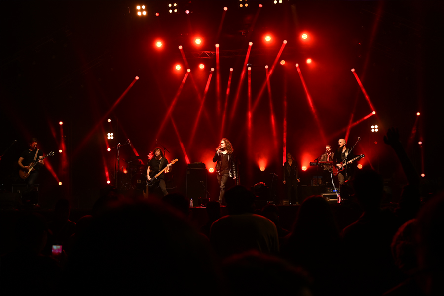 The finale night with The Classic Rock Show was truly a blast from the past as the crowd sang along from A through to Z of all time classic rock greats! (Photo Courtesy: LiveNow Events)