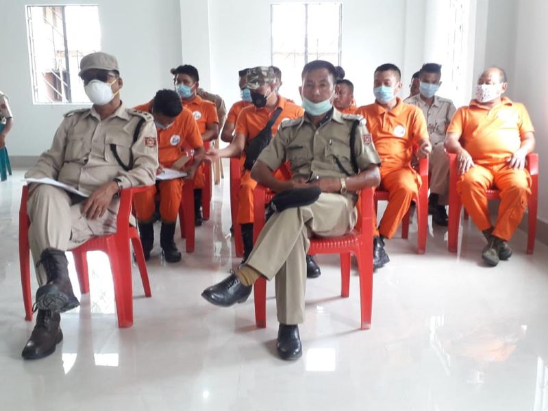 Home Guards & Civil Defence (SDRF) imparting training on COVID-19 unclaimed dead body disposal held at CMO conference hall Dimapur on May 2. (DIPR Dimapur)